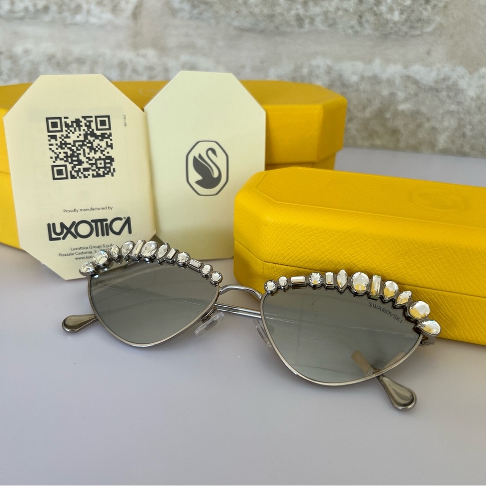 SWAROVSKI Women's Sk7009 Oval Sunglasses cat eye new NWT silver jeweled 55 mm